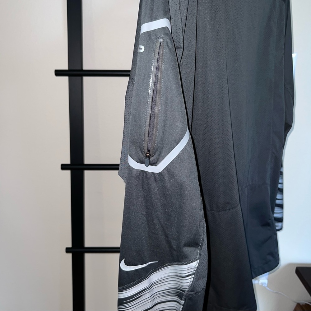 Nike Seattle Seahawks Lightweight Jacket - Picture 8 of 8